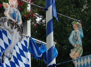 Authentic Decorations make for quite a welcome. Blue & White bunting covered three houses in Nord Ashland.